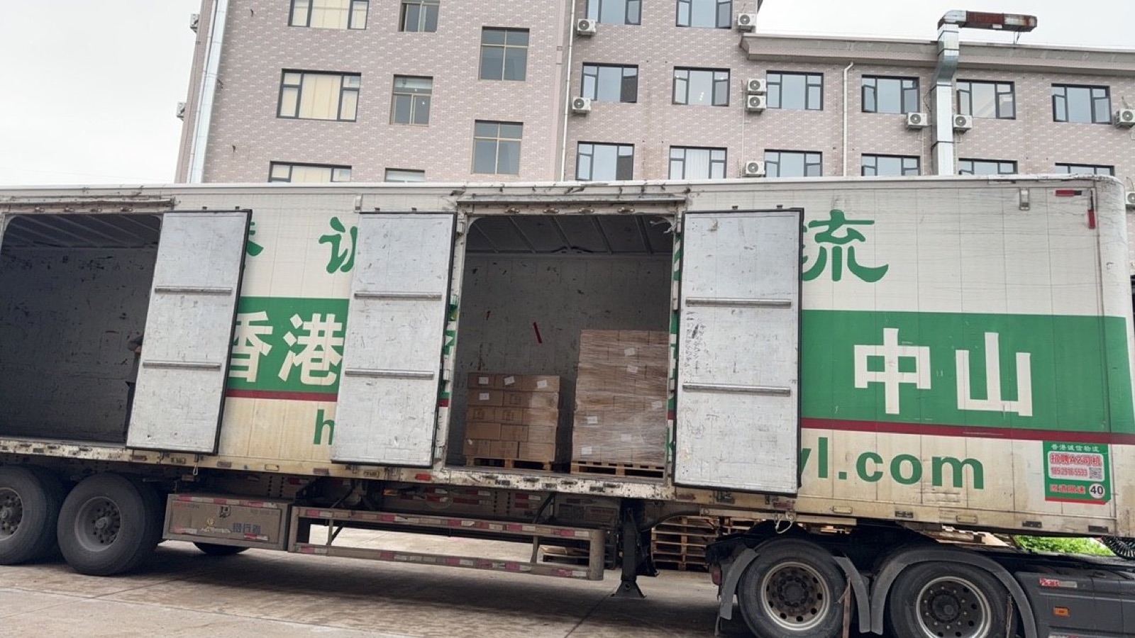 Perfume wholesale loading and delivery for export buyers